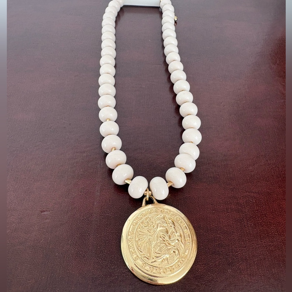 Francesca's Collections Gold and Cream Necklace